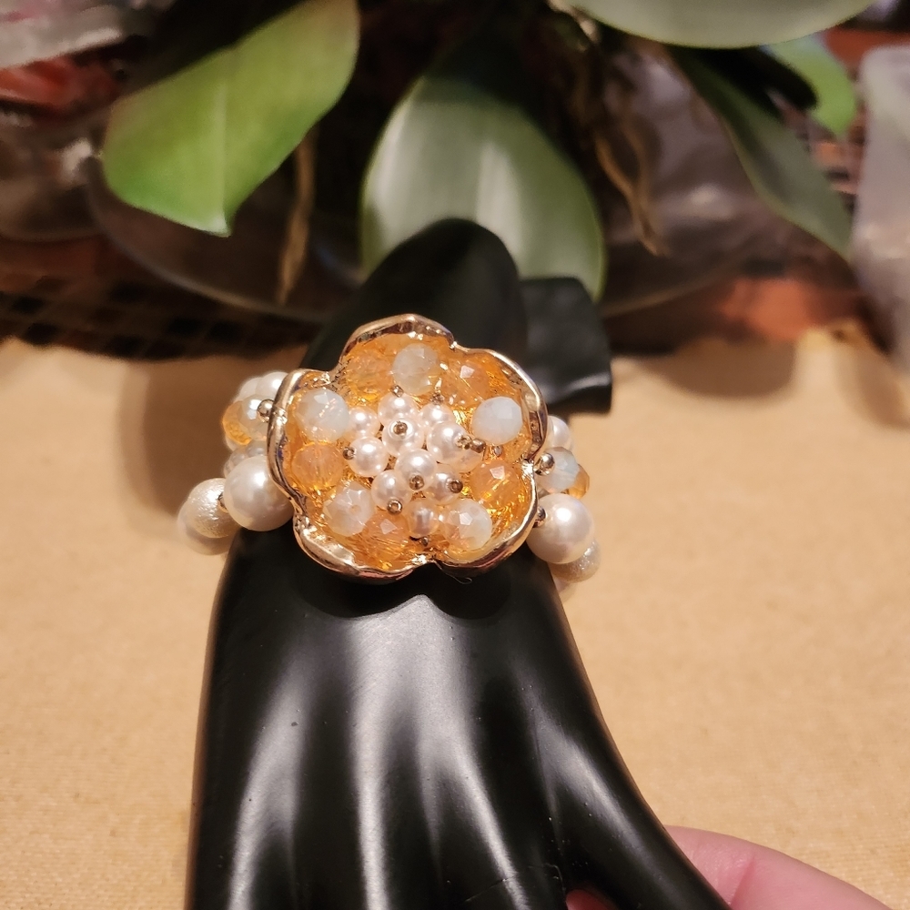 Gorgeous pearls bracelet